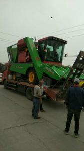 山西又走兩檯穗莖兼收玉米(mi)收穫機