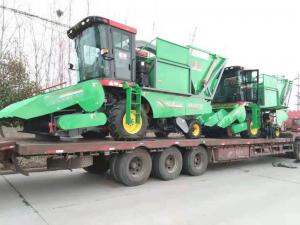 山東聊城(cheng)客戶訂購的穗莖兼收玉米收(shou)穫機已(yi)髮貨